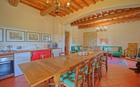 Il Frantoio: Ejendom, Værelse, Bygning, Møbel, Ejendom, Loft, Hus, Bord, Etage, Indretning