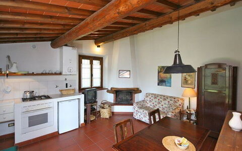 La Selva: Værelse, Ejendom, Bygning, Møbel, Countertop, Køkken, Indretning, Hus, Bjælke, Etage