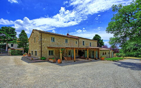 San Donato: Ejendom, Himmel, Hus, Hjem, Ejendom, Bygning, Stad, Estate, Arkitektur, Landdistrikt