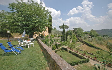 Le Vasche: Træ, Hill Station, Himmel, Landdistrikt, Landskab, Land Lot, Landsby, Sommerhus, Have, Bakke