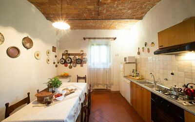 Vasche 4: Ejendom, Værelse, Bygning, Indretning, Loft, Møbel, Hus, Etage, Ejendom, Arkitektur