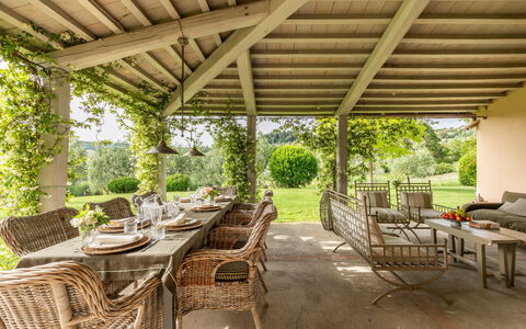 Villa Danilo: Møbel, Plante, Bord, Ejendom, Stol, Belysning, Skygge, Udendørs Møbler, Arkitektur, Indretning