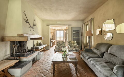 Villa Danilo: Møbel, Ejendom, Billedramme, Bord, Couch, Træ, Plante, Bygning, Stue, Indretning