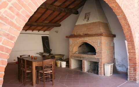 Fattoria le Chianacce: Hearth, Murværk Oven, Ejendom, Værelse, Arch, Bygning, Ildsted, Hus, Mursten, Ejendom