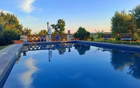 Fattoria la Gabola: Vand, Himmel, Plante, Vandressourcer, Ejendom, Sky, Blå, Azure, Træ, Arkitektur