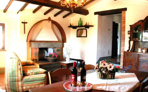 Fattoria la Gabola: Stue, Værelse, Ejendom, Indretning, Møbel, Bygning, Hus, Hjem, Ejendom, Bord