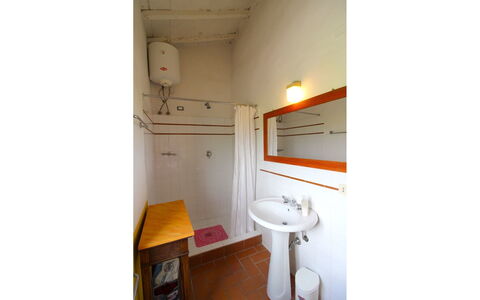 Santa Vittoria: Ejendom, Værelse, Bygning, Hus, Arkitektur, Badeværelse, Indretning, Møbel