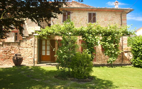 Pozzonovo: Væg, Busk, Have, Mursten, Backyard, Gård, Skygge, Gårdsplads, Blomsterkrukke, Stuehus