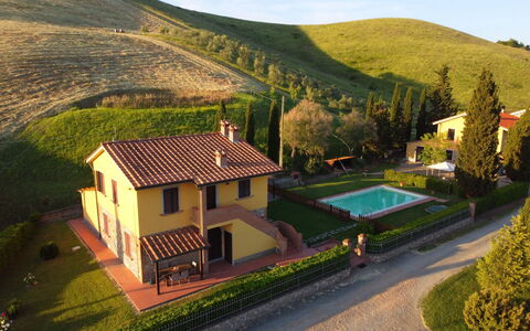 Villa Alabastro: Plante, Bygning, Vindue, Himmel, Bjerg, Naturlige Landskab, Land Lot, Hus, Sommerhus, Græs