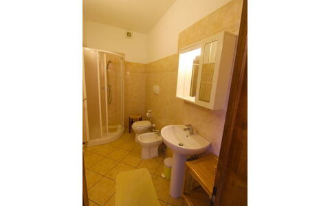 Villa Alabastro: Ejendom, Værelse, Badeværelse, Bygning, Etage, Hus, Indretning, Ejendom, Arkitektur, Badeværelsesvask