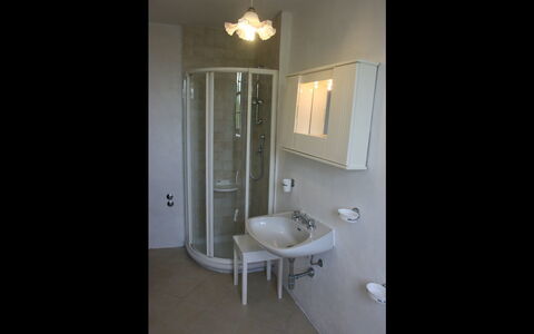 Agriturismo Bevignano: Badeværelse, Ejendom, Værelse, Sanitærarmatur, Badeværelsesvask, Belysning, Hus, Etage, Væg, Indretning