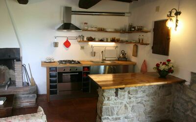 Casa Linda: Countertop, Værelse, Ejendom, Møbel, Køkken, Bygning, Etage, Indretning, Cabinetry, Hus