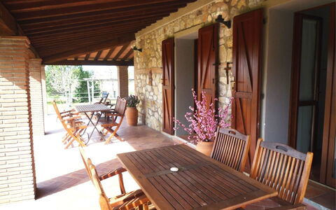 Nonno Tobia: Bord, Møbel, Ejendom, Stol, Træ, Indretning, Bygning, Plante, Træ, Køkken & Spisebord