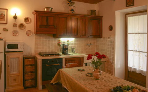 Country House Il Galleto: Møbel, Indretning, Træ, Cabinetry, Køkken, Køkken Apparat, Gulvbelægning, Countertop, Lysarmatur, Loft