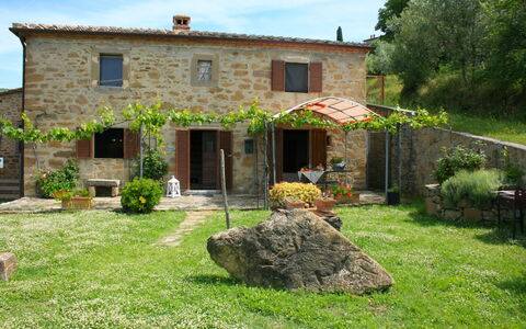 San Eusebio: Plante, Bygning, Vindue, Himmel, Sky, Land Lot, Hus, Vegetationen, Dør, Græs