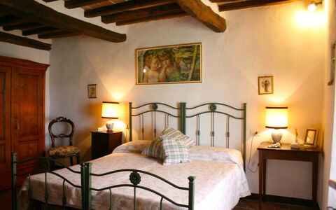 San Eusebio: Soveværelse, Seng, Værelse, Møbel, Ejendom, Bed Frame, Sengetøj, Bygning, Indretning, Suite