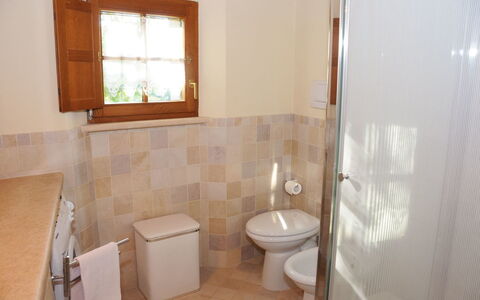 Pieve di Sant Ippolito: Badeværelse, Ejendom, Værelse, Flise, Etage, Væg, Indretning, Ejendom, Hus, Bygning