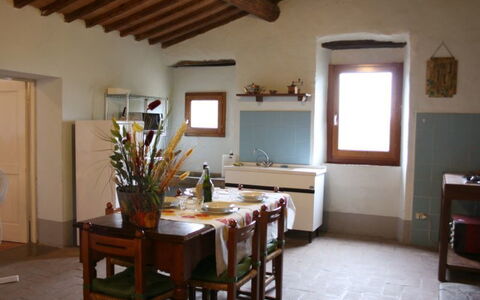 Casa Rossa: Værelse, Bygning, Ejendom, Loft, Møbel, Indretning, Hus, Etage, Bord, Ejendom