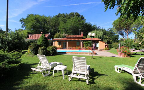 Pagliazzone: Himmel, Plante, Ejendom, Sky, Møbel, Natur, Udendørs Møbler, Træ, Skygge, Land Lot