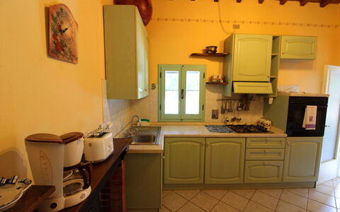 Pagliazzone: Værelse, Ejendom, Møbel, Indretning, Bygning, Hus, Badeværelse, Etage, Arkitektur, Håndvask