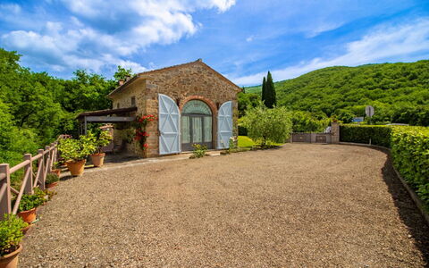 La Casa di Pino: Svømmepøl, Udvej, Have, Eco Hotel, Udendørs Møbler, Thermae, Water Feature, Skygge, Estate, Landscaping