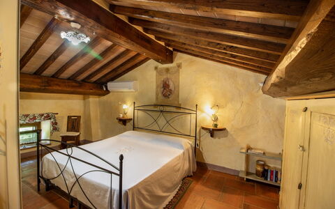 La Casa di Pino: Indretning, Gulvbelægning, Loft, Møbel, Etage, Værelse, Soveværelse, Belysning, Seng, Lysarmatur