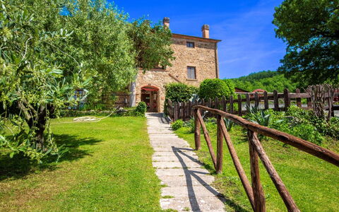 Casale Aiola: Have, Estate, Stuehus, Lawn, Hacienda, Villa, Backyard, Parkere, Eco Hotel, Farm