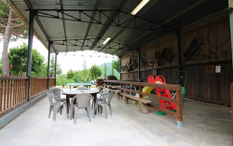 Casale Aiola: Bord, Møbel, Plante, Træ, Træ, Skygge, Etage, Udendørs Møbler, Ejendom, Fritid