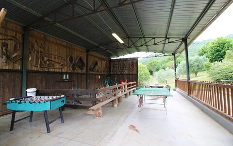 Casale Aiola: Plante, Bord, Træ, Træ, Skygge, Hus, Fritid, Udendørs Møbler, Veranda, Landskab