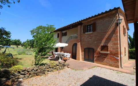 Il Viaggiolo: Plante, Himmel, Bygning, Vindue, Træ, Hus, Land Lot, Sommerhus, Skygge, Landdistrikt