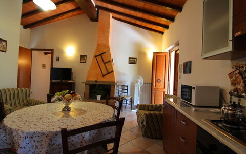 Il Viaggiolo: Ejendom, Værelse, Bygning, Countertop, Indretning, Møbel, Hus, Ejendom, Køkken, Etage