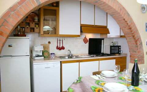 Podere San Bono: Køkken, Værelse, Ejendom, Bygning, Møbel, Cabinetry, Hus, Arkitektur, Countertop, Indretning