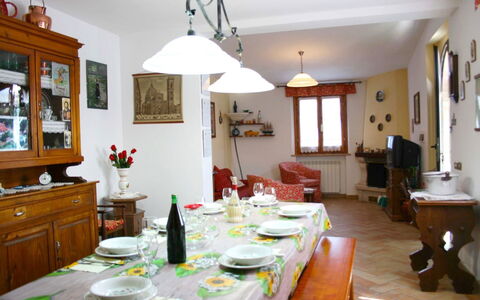 Podere San Bono: Værelse, Ejendom, Bygning, Spisestue, Møbel, Indretning, Hus, Ejendom, Hjem, Bord