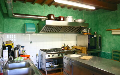 Torre di Vignale: Værelse, Ejendom, Køkken, Bygning, Indretning, Loft, Møbel, Arkitektur, Hus, Countertop