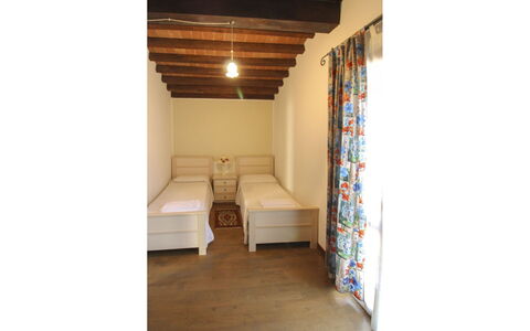 Villino Alba: Etage, Gulvbelægning, Træ, Indretning, Møbel, Værelse, Seng, Soveværelse, Bejdse, Loft