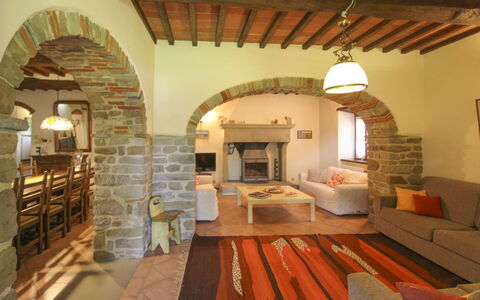 Casale Lorenzo: Møbel, Indretning, Væg, Gulvbelægning, Loft, Værelse, Etage, Bord, Stol, Stue