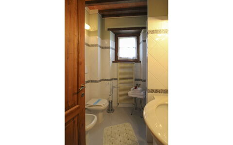 Casale Lorenzo: Gulvbelægning, Træ, Etage, Indretning, Sanitærarmatur, Værelse, Vvs, Loft, Badeværelse, Tap