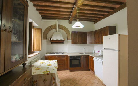 Casa Bella: Indretning, Møbel, Køkken, Gulvbelægning, Køkken Apparat, Træ, Countertop, Loft, Cabinetry, Etage