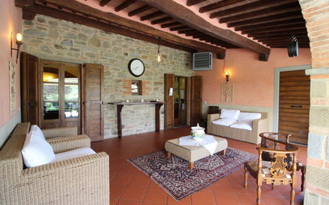 La Quiete: Ejendom, Møbel, Bord, Bygning, Træ, Indretning, Stue, Stol, Arkitektur, Etage