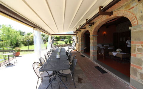 La Quiete: Møbel, Plante, Stol, Bygning, Veranda, Vindue, Indretning, Skygge, Træ, Træ