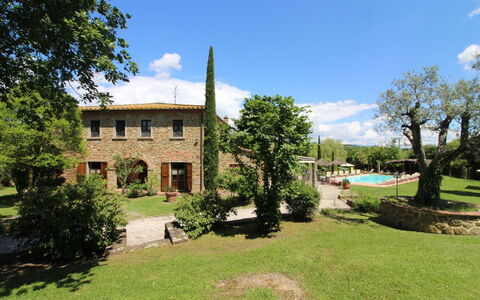 La Quiete: Sky, Plante, Himmel, Træ, Land Lot, Naturlige Landskab, Græs, Landskab, Bygning, Fritid