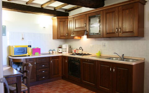 Borgo Antico: Countertop, Cabinetry, Møbel, Værelse, Køkken, Ejendom, Bygning, Indretning, Loft, Hus