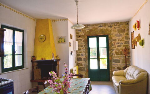 Villa Cantagallo: Værelse, Ejendom, Indretning, Bygning, Gul, Stue, Møbel, Hus, Ejendom, Loft