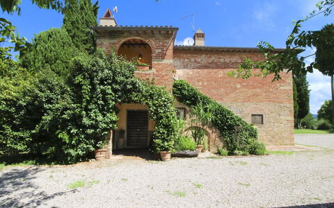 Villa Cecilia: Hus, Hjem, Estate, Sommerhus, Lawn, Have, Landscaping, Stuehus, Hacienda, Gård