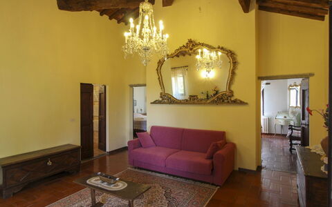 Villa Cecilia: Møbel, Indretning, Væg, Gulvbelægning, Etage, Couch, Træ, Loft, Værelse, Stue