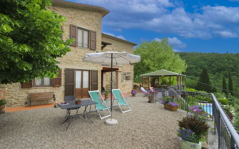 Agriturismo Arcobaleno: Møbel, Udendørs Møbler, Stol, Sommerhus, Have, Gård, Paraply, Stuehus, Udendørs Bord, Landscaping