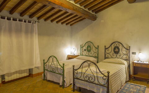 Casa la Primula: Møbel, Indretning, Soveværelse, Seng, Gulvbelægning, Loft, Etage, Værelse, Bed Frame, Sengetøj