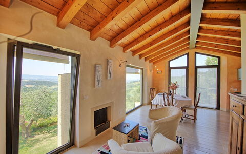 Casa Lucia: Ejendom, Værelse, Bygning, Hus, Loft, Indretning, Møbel, Bjælke, Trægulve, Stue