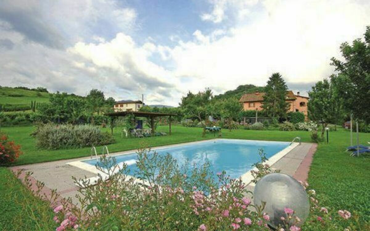 large lawn (5.000 sqm) with swimming pool. mt. 6x12