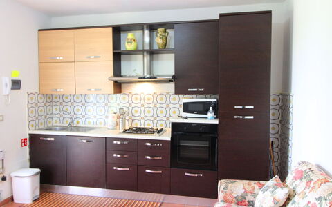 Podere Marcigliano: Cabinetry, Ejendom, Møbel, Countertop, Skuffe, Husholdningsapparat, Kommode, Indretning, Køkken, Træ